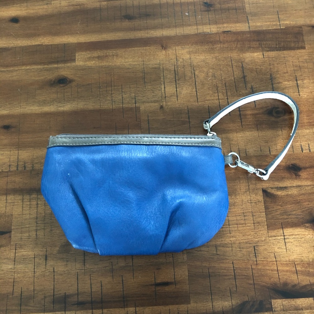 Guess Wristlet - Picture 2 of 4